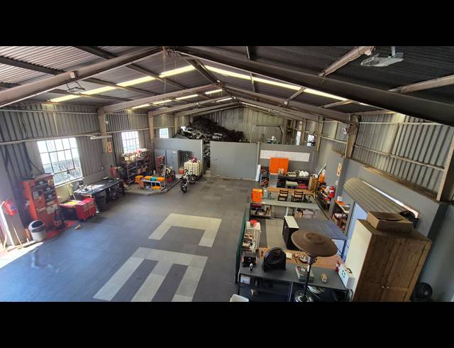 950M² WAREHOUSE FOR SALE IN HUGHES